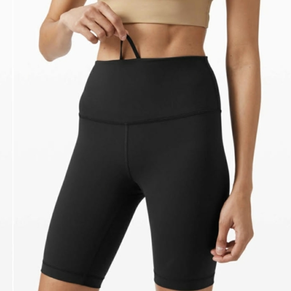 Lululemon Wunder Train High Rise Short 8" - Sz 4